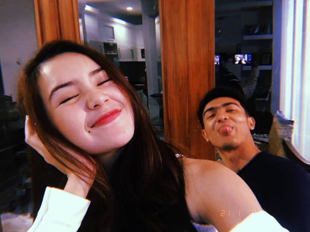 10 Potret Teuku Atha, kakak yang sering dikira pacar Beby Tsabina