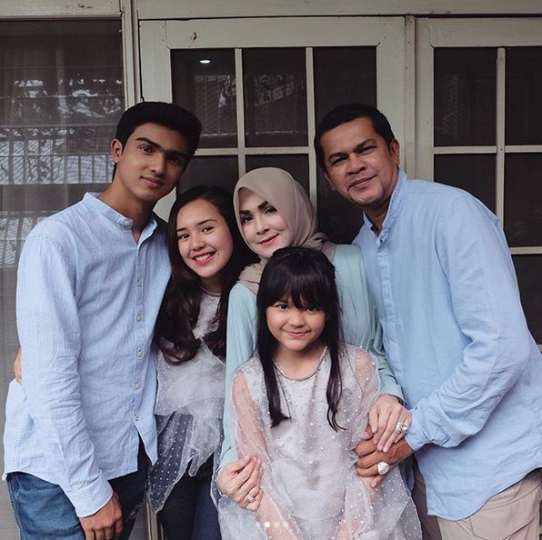 10 Potret Teuku Atha, kakak yang sering dikira pacar Beby Tsabina