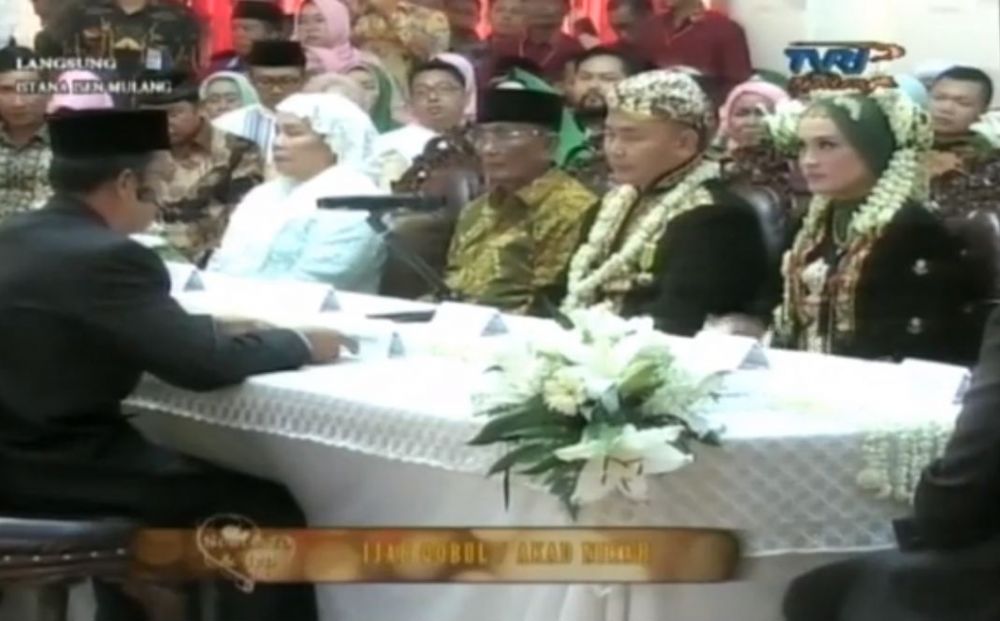 8 Foto pernikahan Gubernur Kalteng & Yulistra Ivo, beda usia 19 tahun