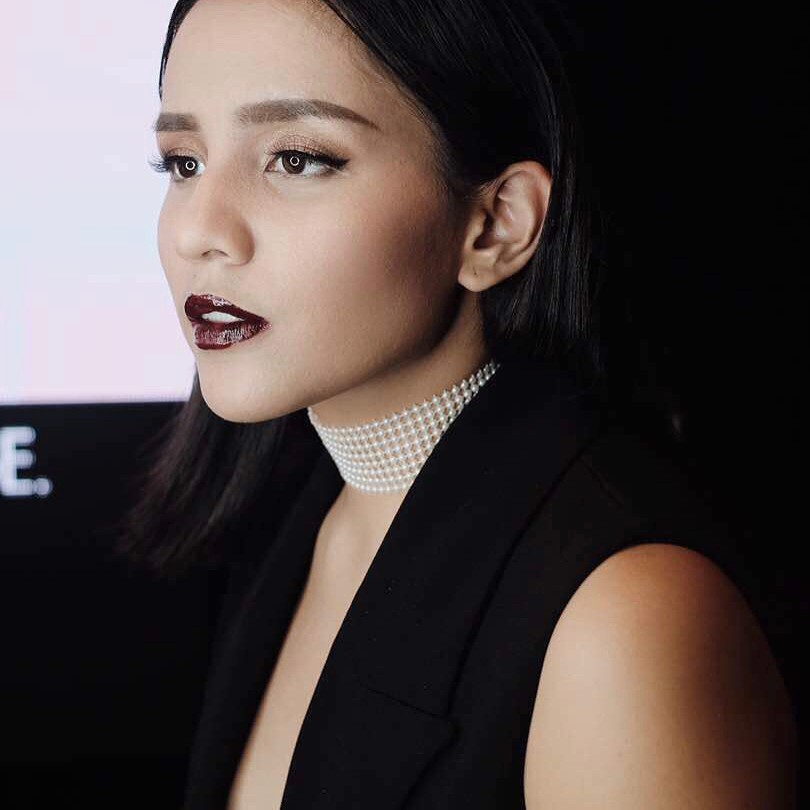 Pesona cantik 12 seleb muda Tanah Air saat pakai lipstik gelap