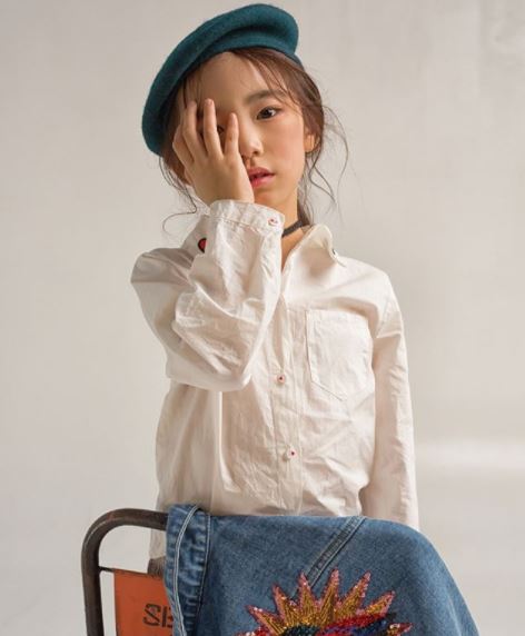 Viral kursi hajatan desa di Wonogiri dipakai pemotretan model di Korea