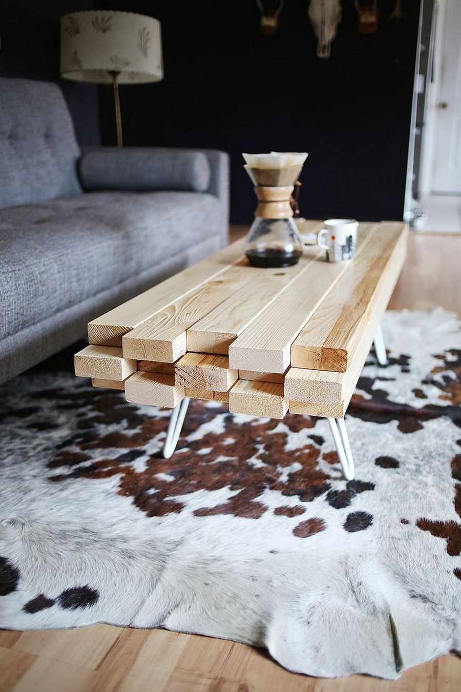 12 Desain meja ruang tamu DIY kekinian, bikin betah ngopi atau ngeteh