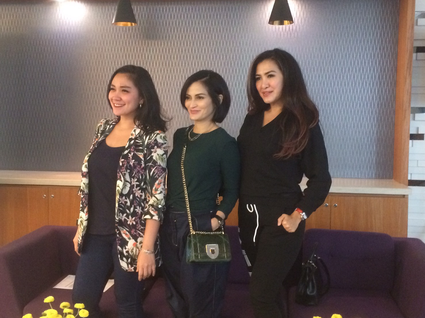 Dikenal glamor, siapa sangka Liza Natalia suka berburu barang preloved