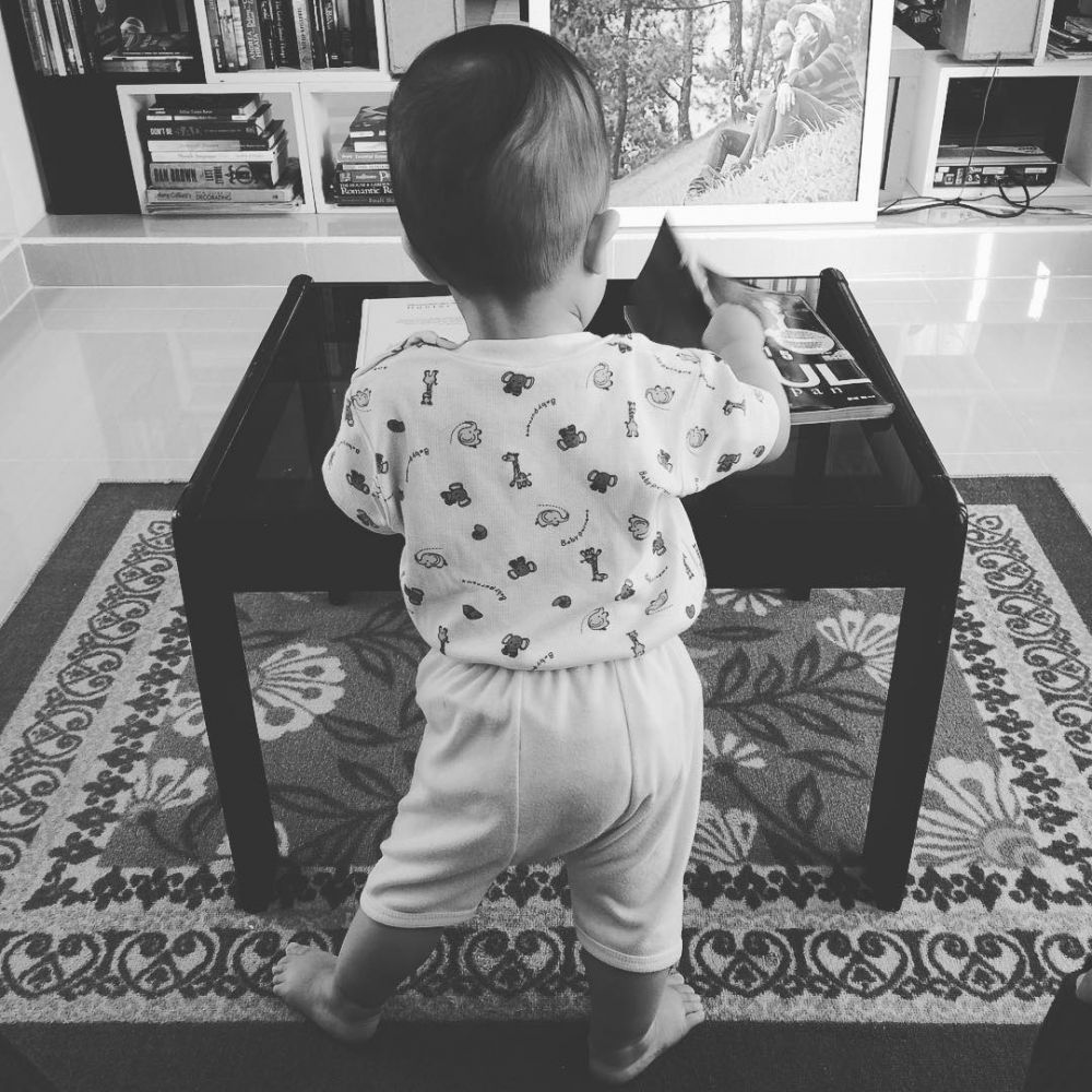 10 Potret kegiatan Pia eks vokalis Utopia, kini sibuk urus buah hati