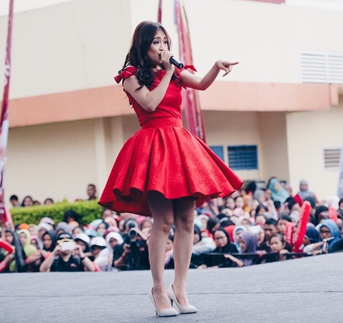 10 Pesona Sendy eks JKT48, kini jadi biduan dangdut rasa Jepang