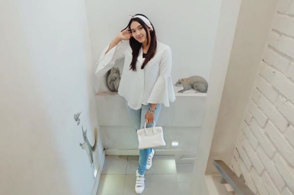 10 Pesona atlet voli Pungky Afriecia di luar lapangan, memikat hati