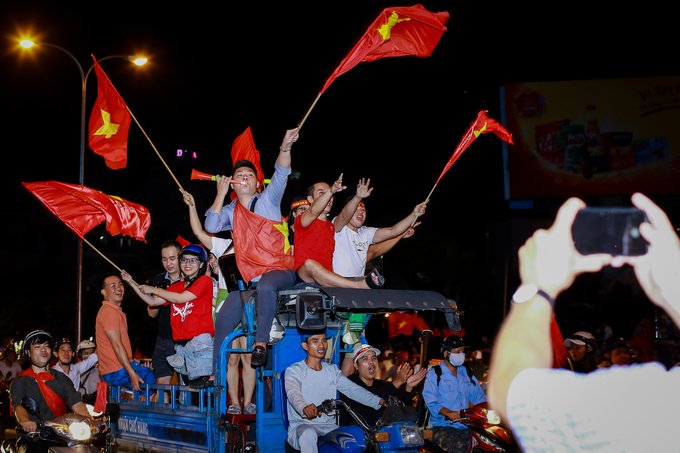 Nyaris juara Piala Asia, ini 10 potret pesta pora warga Vietnam