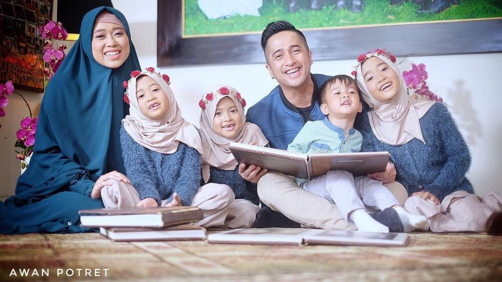 12 Momen harmonis keluarga Irfan Hakim, hidup adem jauh dari gosip