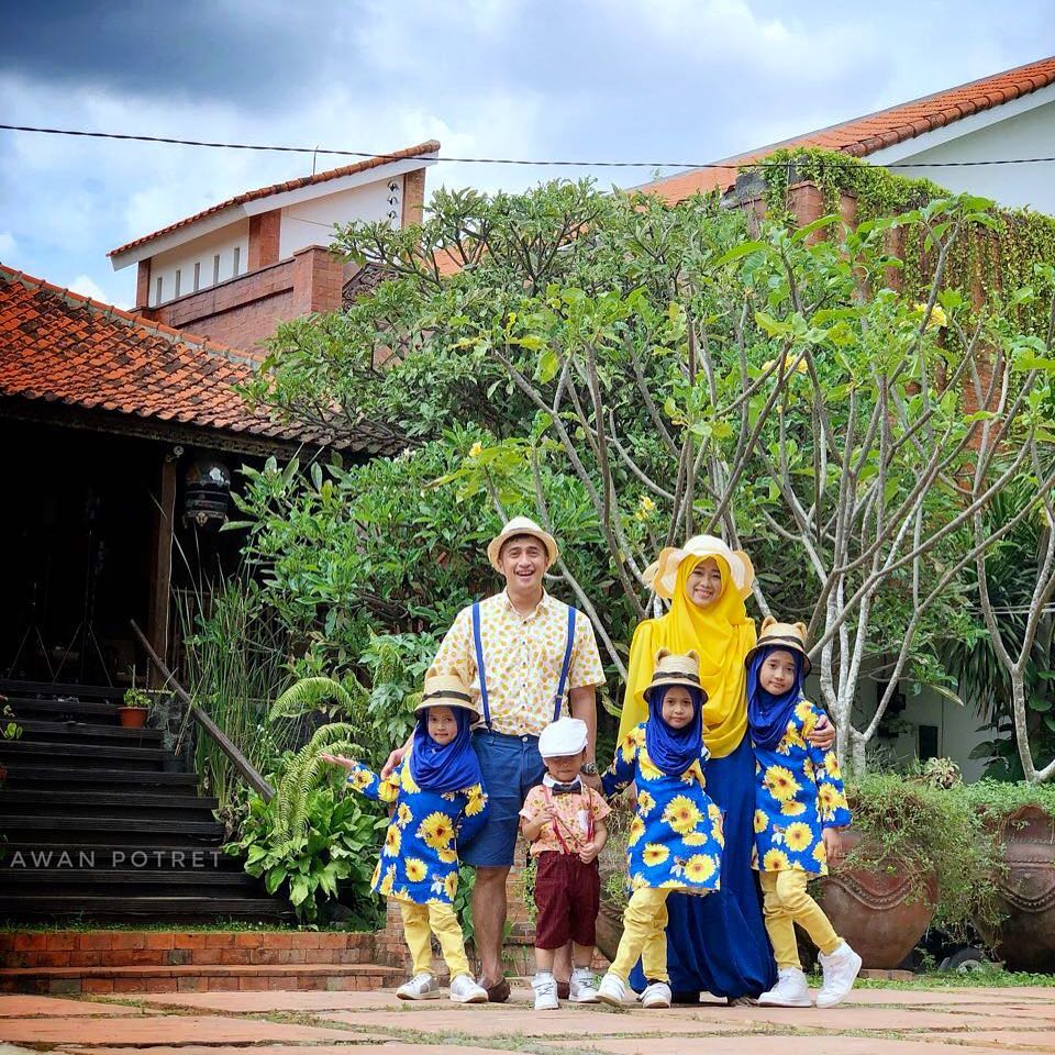 12 Momen harmonis keluarga Irfan Hakim, hidup adem jauh dari gosip