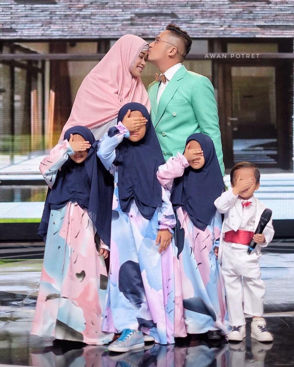 12 Momen harmonis keluarga Irfan Hakim, hidup adem jauh dari gosip
