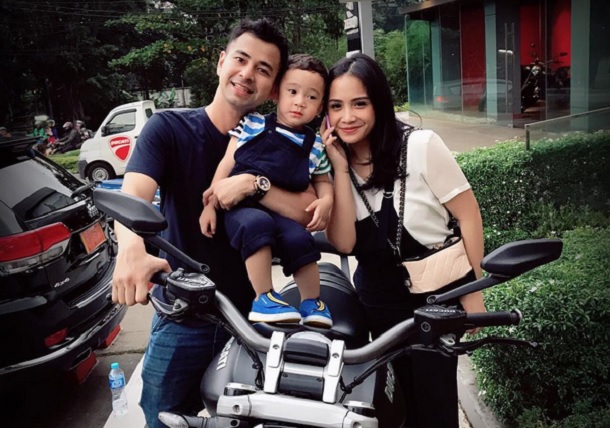 10 Seleb ini punya pasangan anak motor, sering diajak touring nih