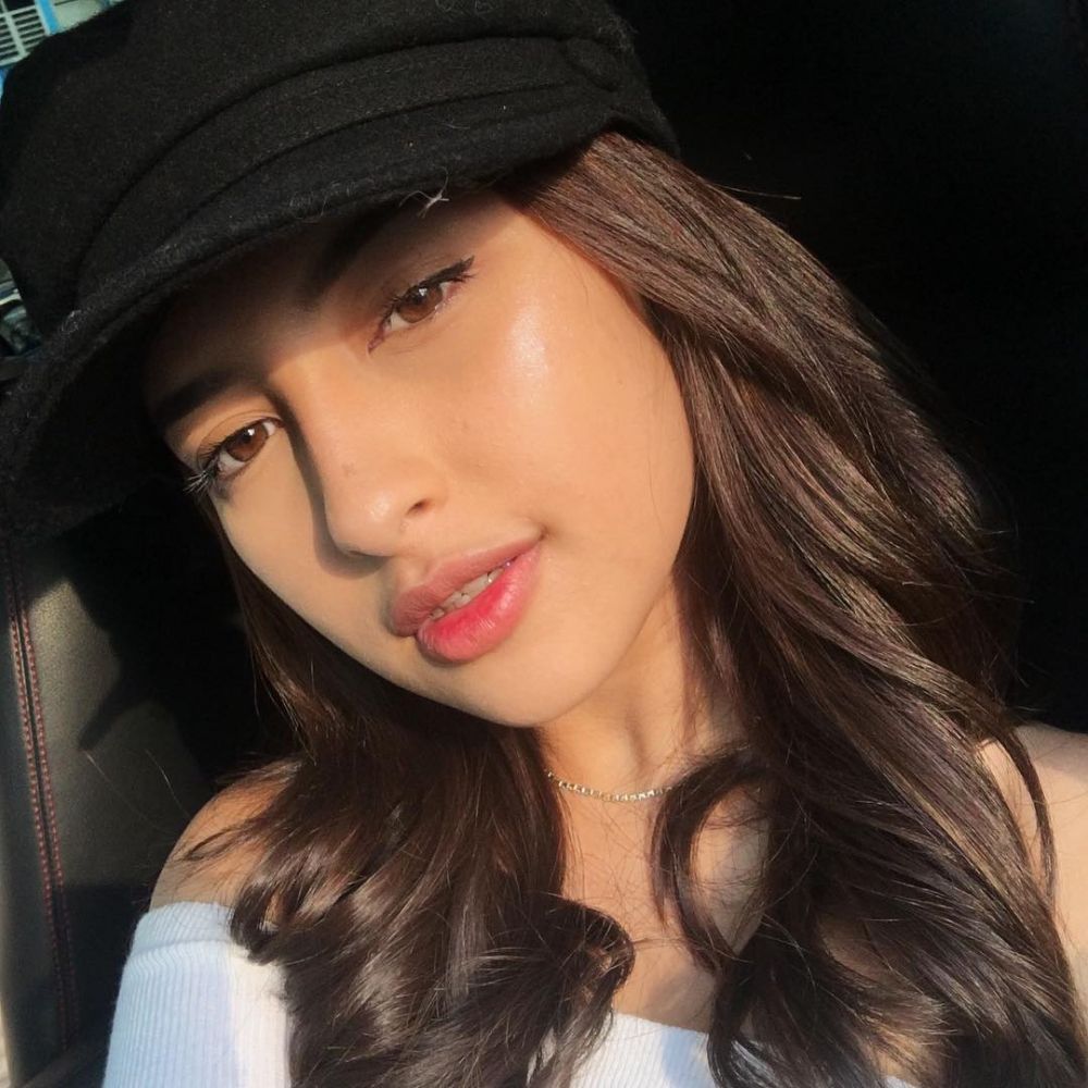 10 Potret Jennifer Coppen, seleb muda yang kontroversial di medsos