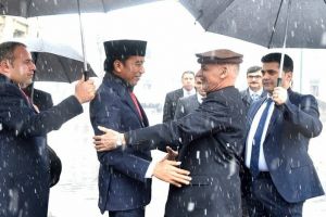 7 Momen ketika Jokowi ke Afghanistan, penuh keakraban di tengah salju
