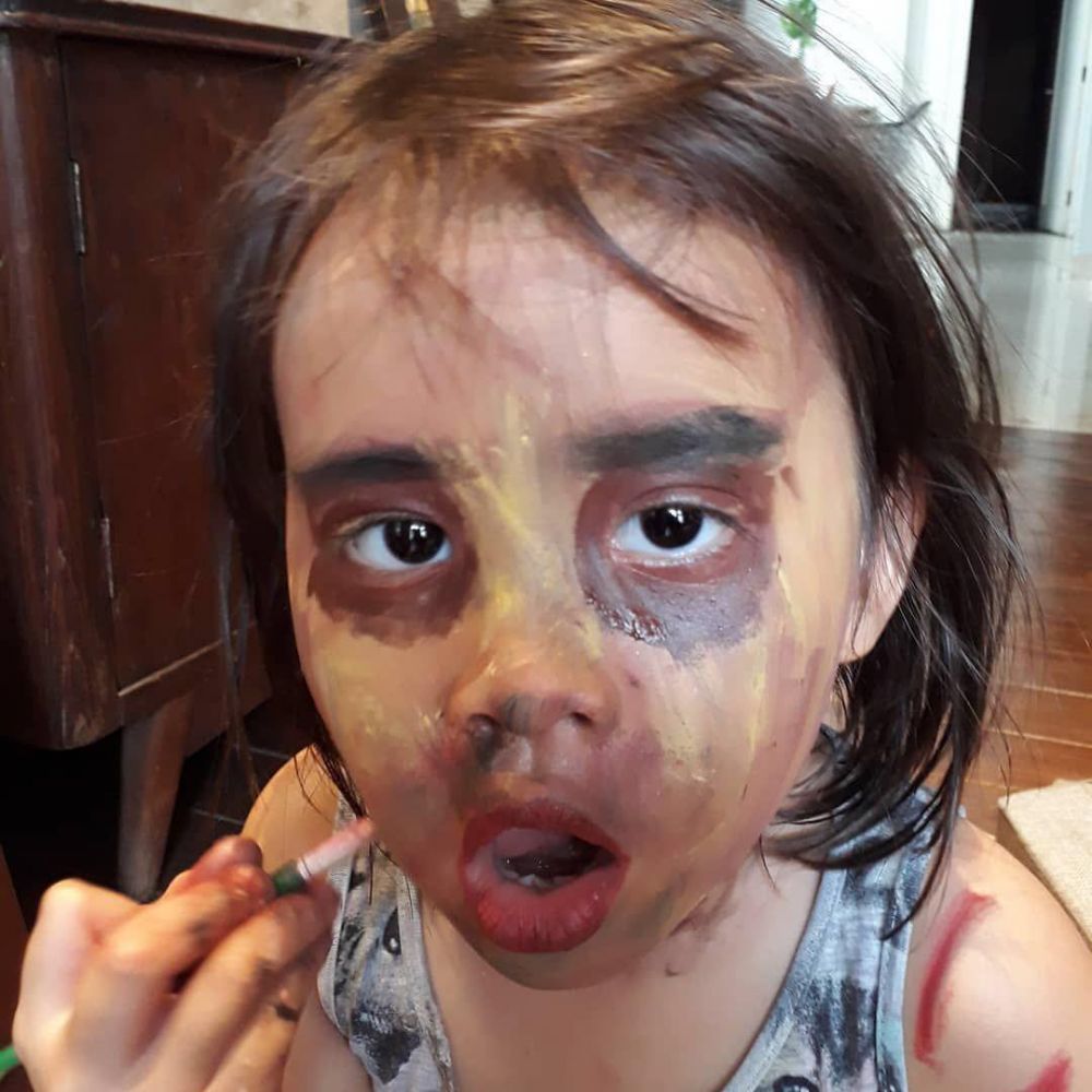 10 Gaya kocak putri Zaskia Adya Mecca saat mainan makeup, gemes deh