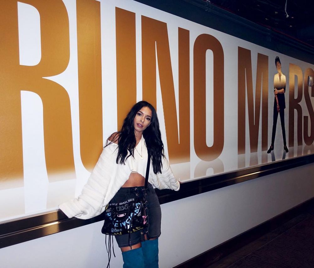 10 Pesona Jessica Caban, kekasih Bruno Mars yang jarang terekspos