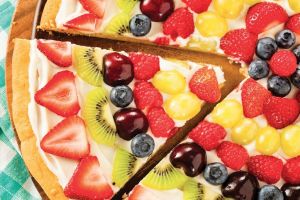 Bikin pizza buah yuk, makanan lezat & sehat dengan toping manis