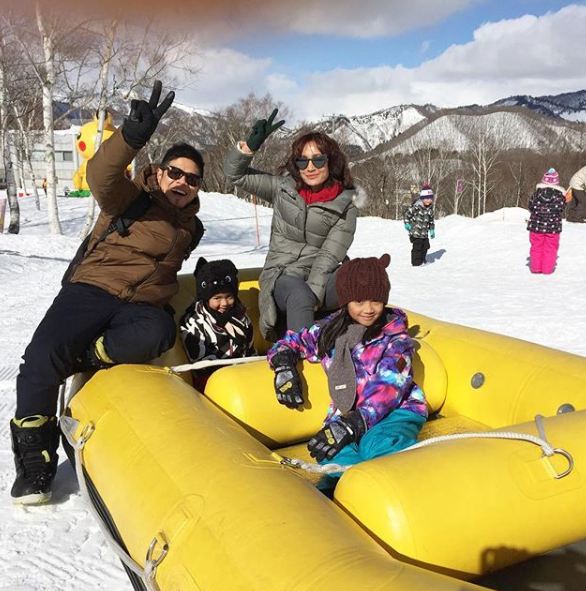 Gaya 10 seleb Tanah Air liburan di negara bersalju, siapa paling kece?