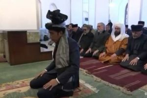 Momen saat Presiden Jokowi menjadi imam salat di Afghanistan