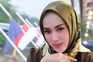 Sebut sakitnya tak wajar, Tiara Dewi unggah foto gumpalan darah hitam