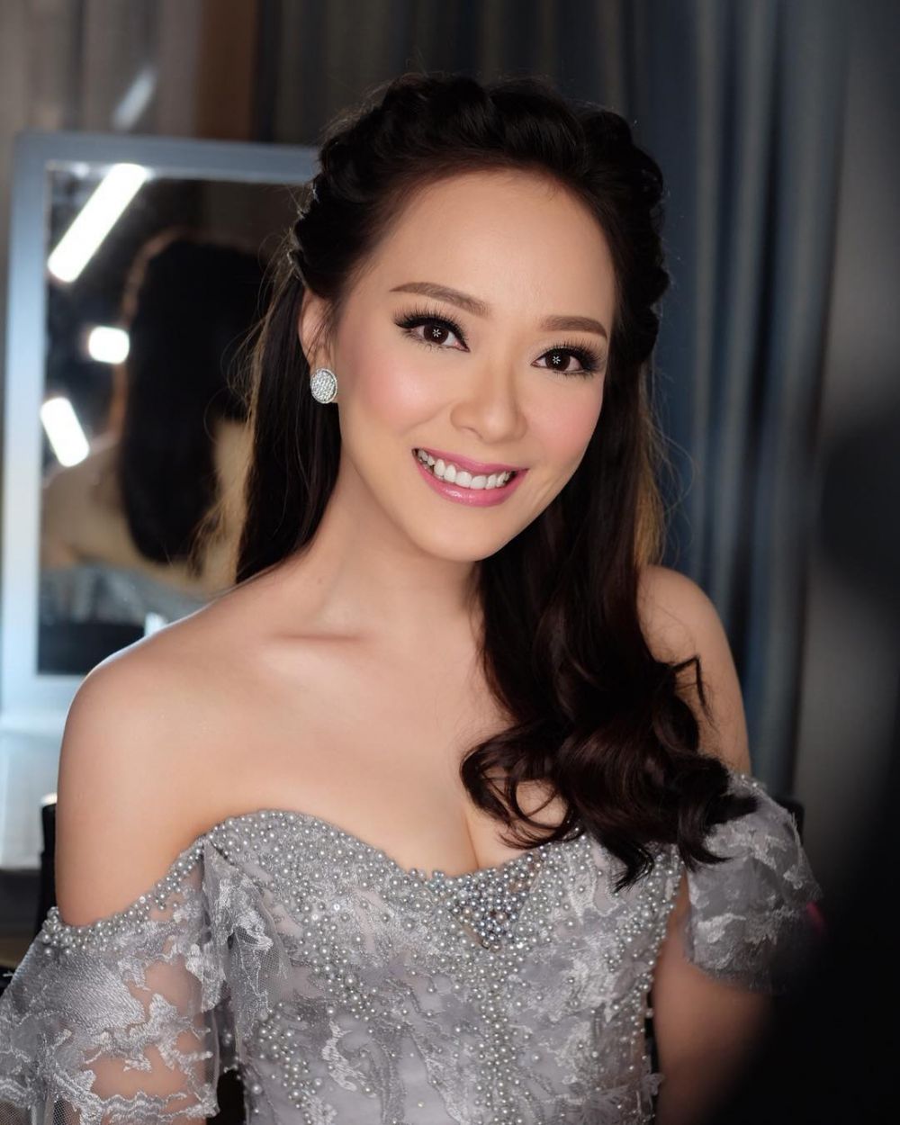 Tak cuma Nikita Mirzani, 7 seleb cantik ini sembunyikan wajah pacarnya