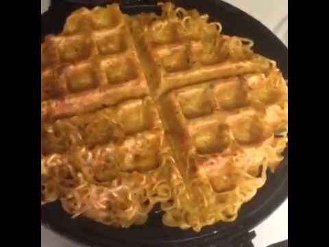 Yuk intip cara membuat waffle mi, kreasi unik dari mi instan