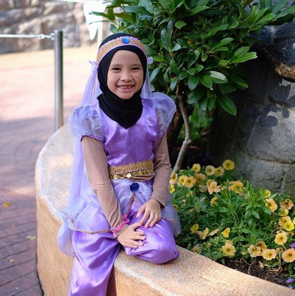 Gaya 7 anak seleb pakai kostum ala princess, bak putri raja