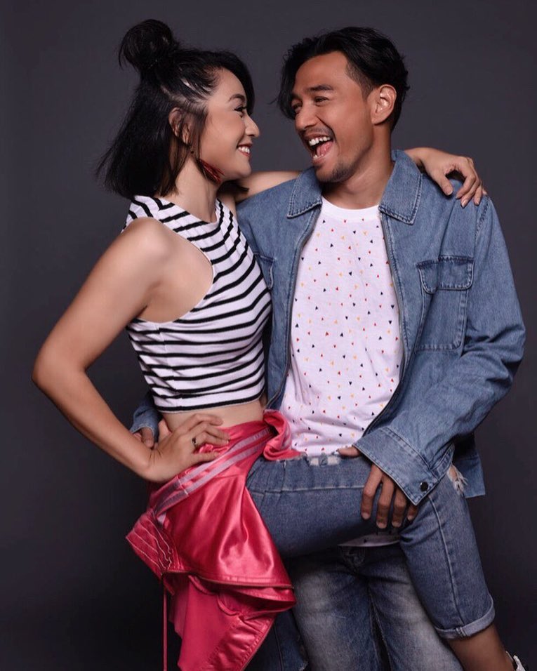 Jauh dari gosip, begini 10 potret harmonis keluarga Hesti Purwadinata