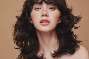 Viral, foto model cantik asal Thailand berbalut daun pisang