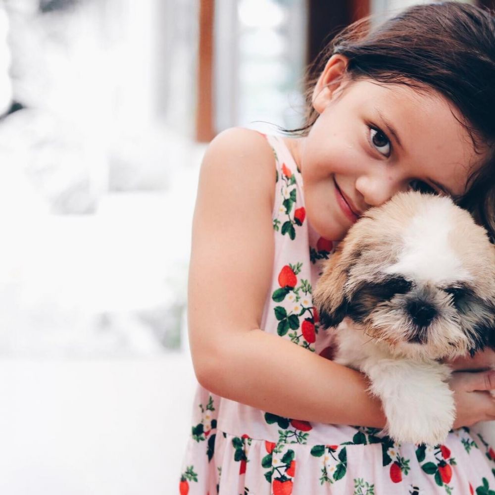 10 Potret cantiknya Sarah White, anak Nana Mirdad yang bermata indah