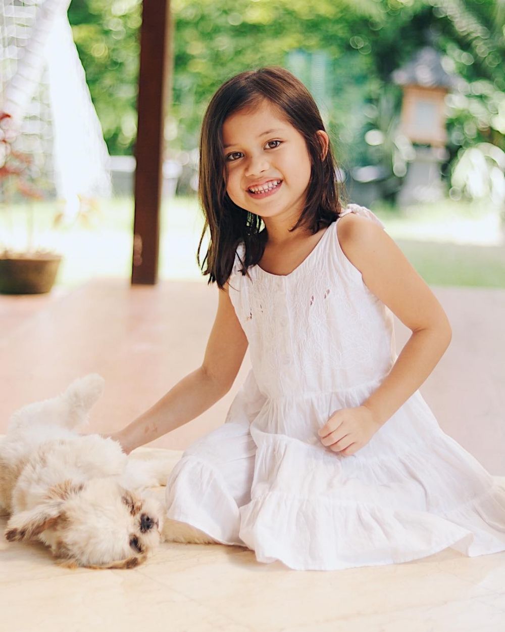 10 Potret cantiknya Sarah White, anak Nana Mirdad yang bermata indah