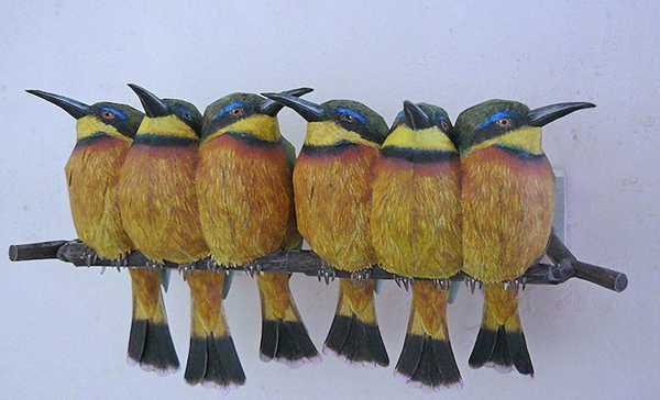 Tampak nyata, 7 patung burung ini dibuat dari bahan yang nggak terduga