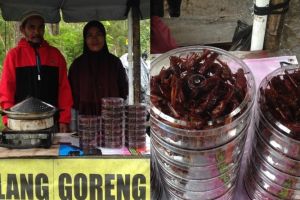 Kisah Sukir, jual belalang goreng hingga Singapura & mampu pergi umrah