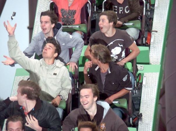 Ekspresi 15 orang naik roller coaster ini bikin ikut tegang