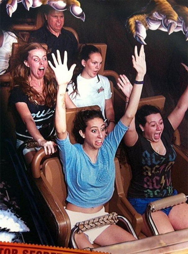Ekspresi 15 orang naik roller coaster ini bikin ikut tegang