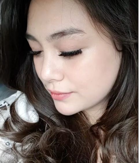 Pamer foto close up, bibir Celine Evangelista jadi sorotan warganet