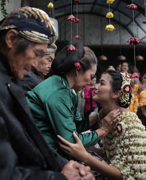 10 Potret cantiknya Dominique Diyone saat acara 7 bulan kehamilan