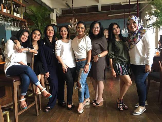 Tak kalah dari geng Nagita Slavina, 7 geng arisan seleb ini hits abis
