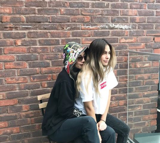 10 Potret Valerie & Ina Thomas, anak-ibu cantik yang terlihat seumuran