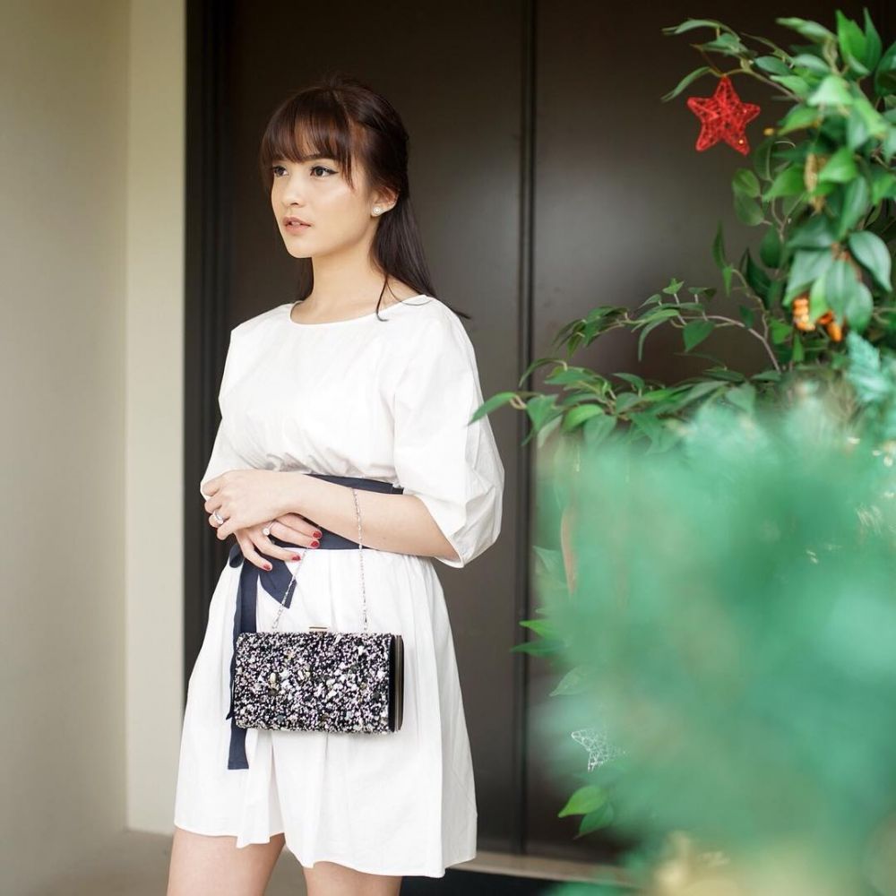 Gaya rambut jarang neko-neko, ini 10 pesona Chelsea Olivia berponi