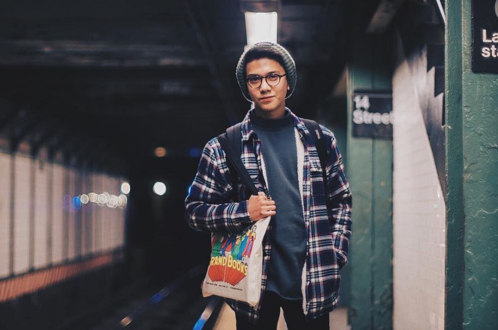 6 Aktor muda ganteng di film Dilan, pesonanya bikin cewek kesengsem