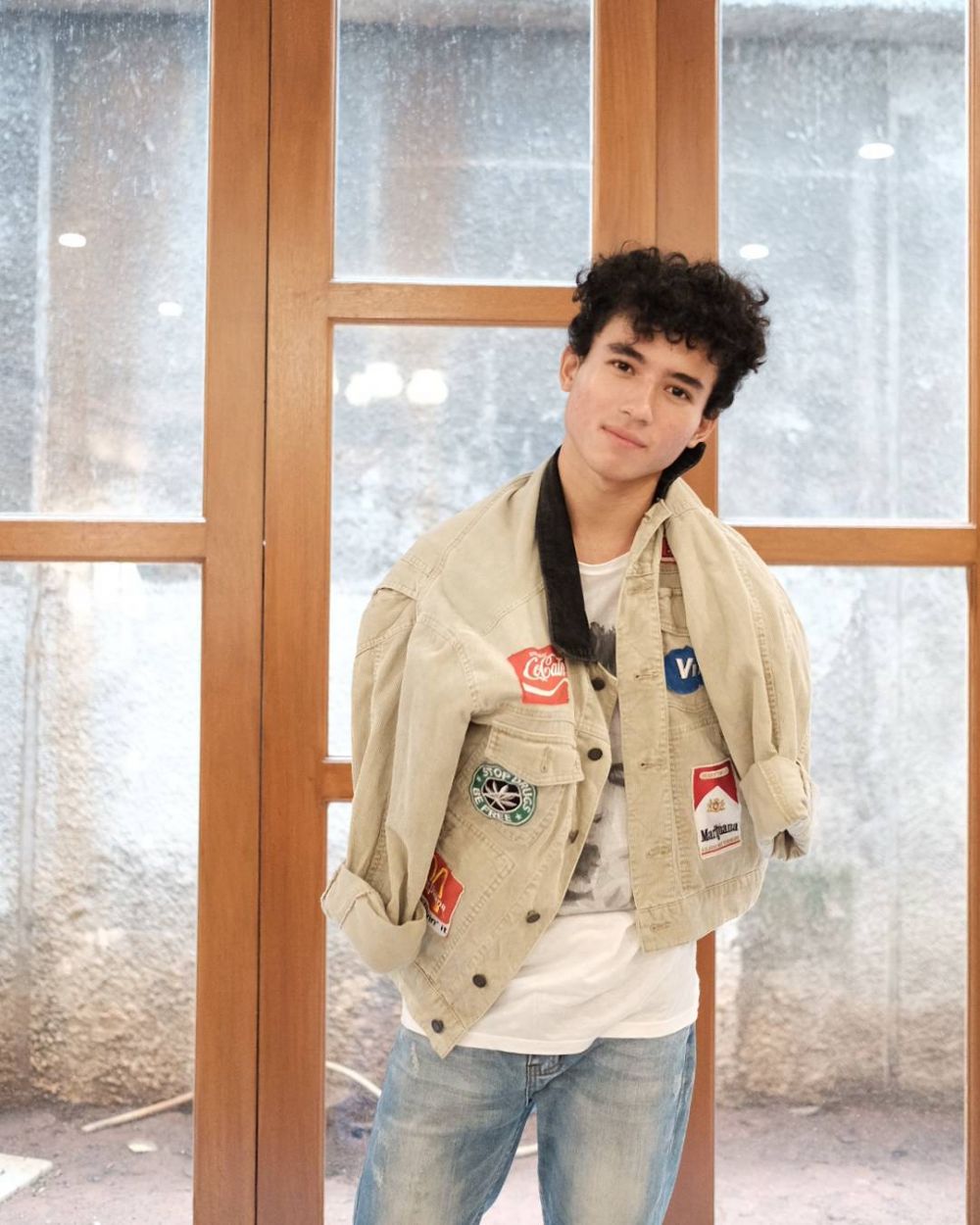 6 Aktor muda ganteng di film Dilan, pesonanya bikin cewek kesengsem