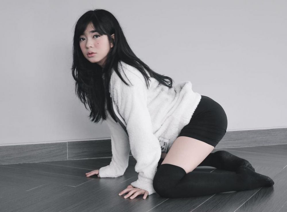 7 Pose seksi gitaris Prisa Rianzi, bikin cowok panas dingin