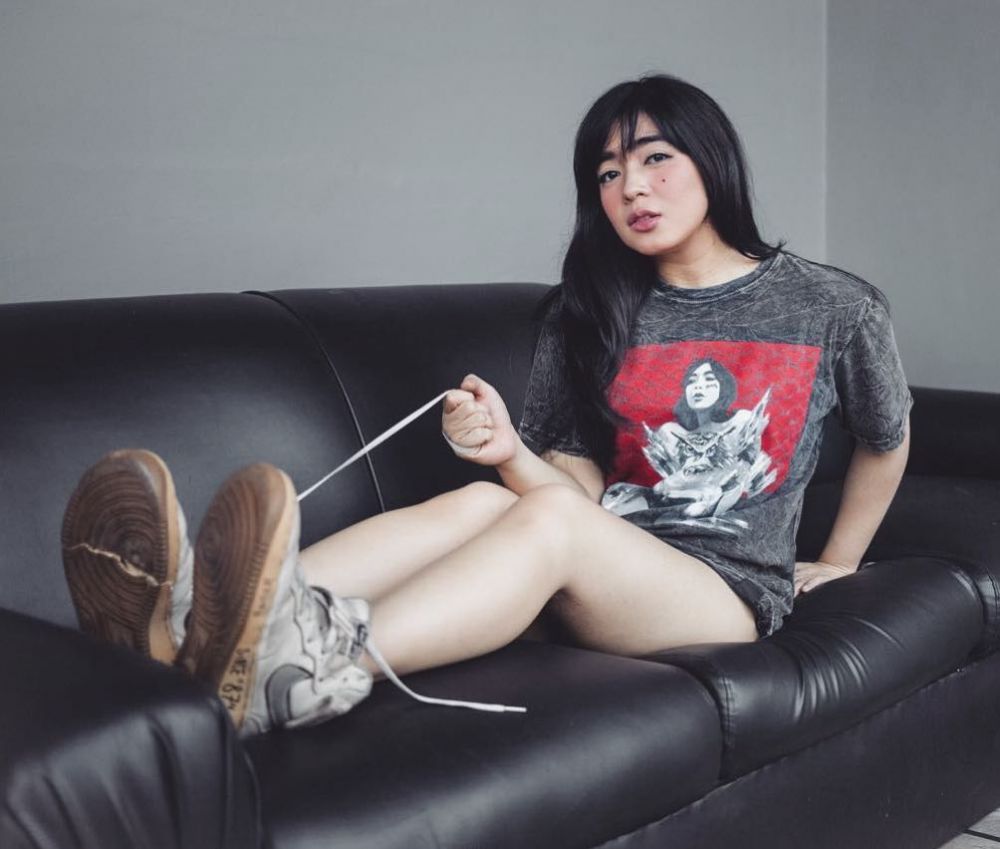 7 Pose seksi gitaris Prisa Rianzi, bikin cowok panas dingin