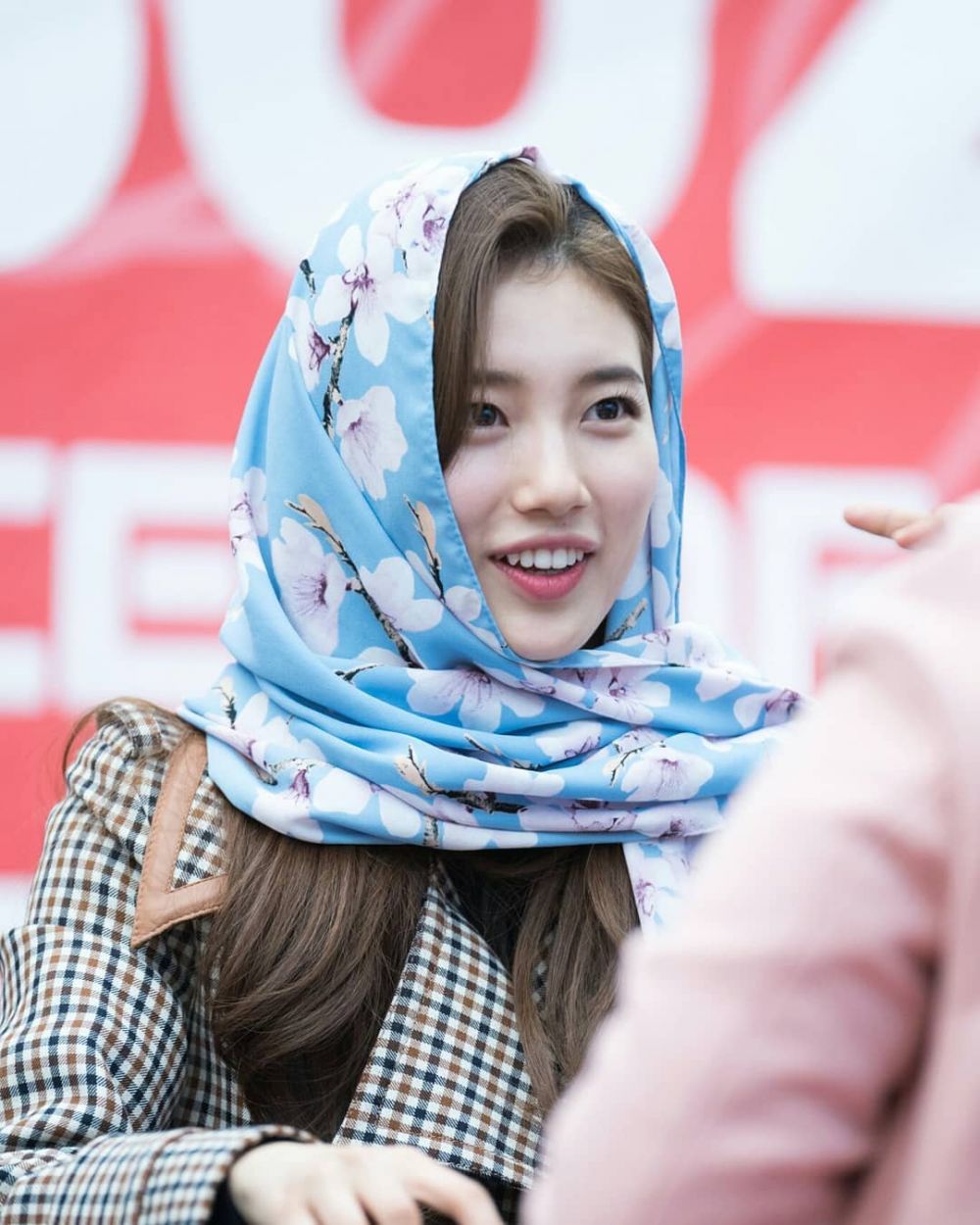 6 Potret cantiknya Bae Suzy kenakan hijab pemberian fans Indonesia
