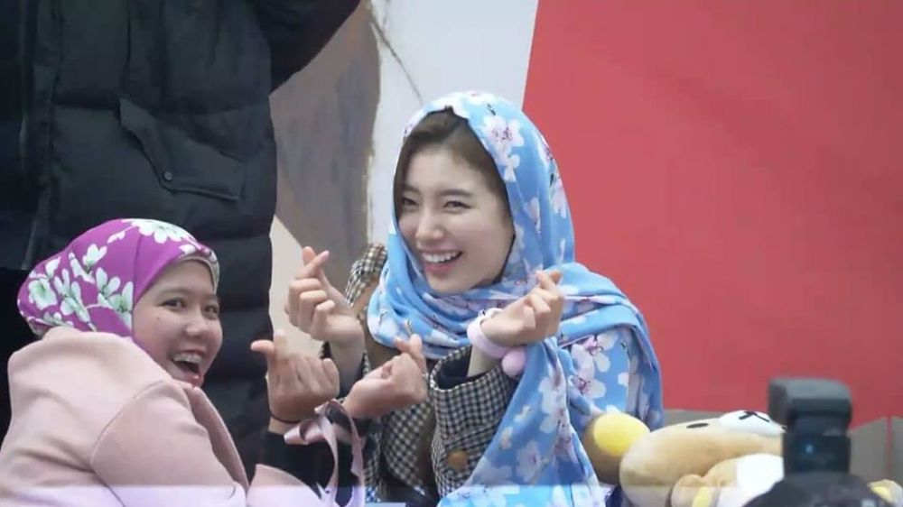 6 Potret cantiknya Bae Suzy kenakan hijab pemberian fans Indonesia
