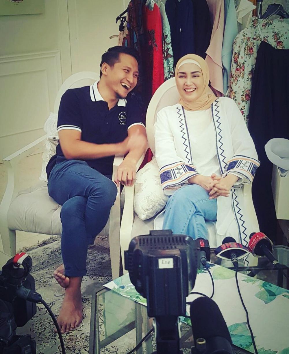 13 Tahun menikah, ini 7 bukti Arie Untung & Fenita pasangan romantis