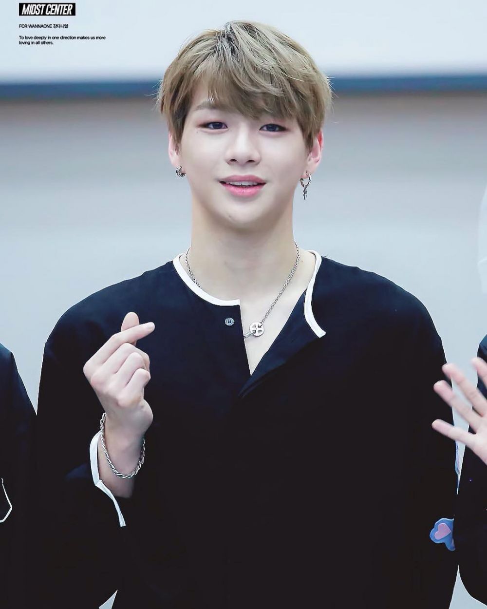 10 Seleb ganteng ini punya bahu yang lebar, bikin betah bersandar