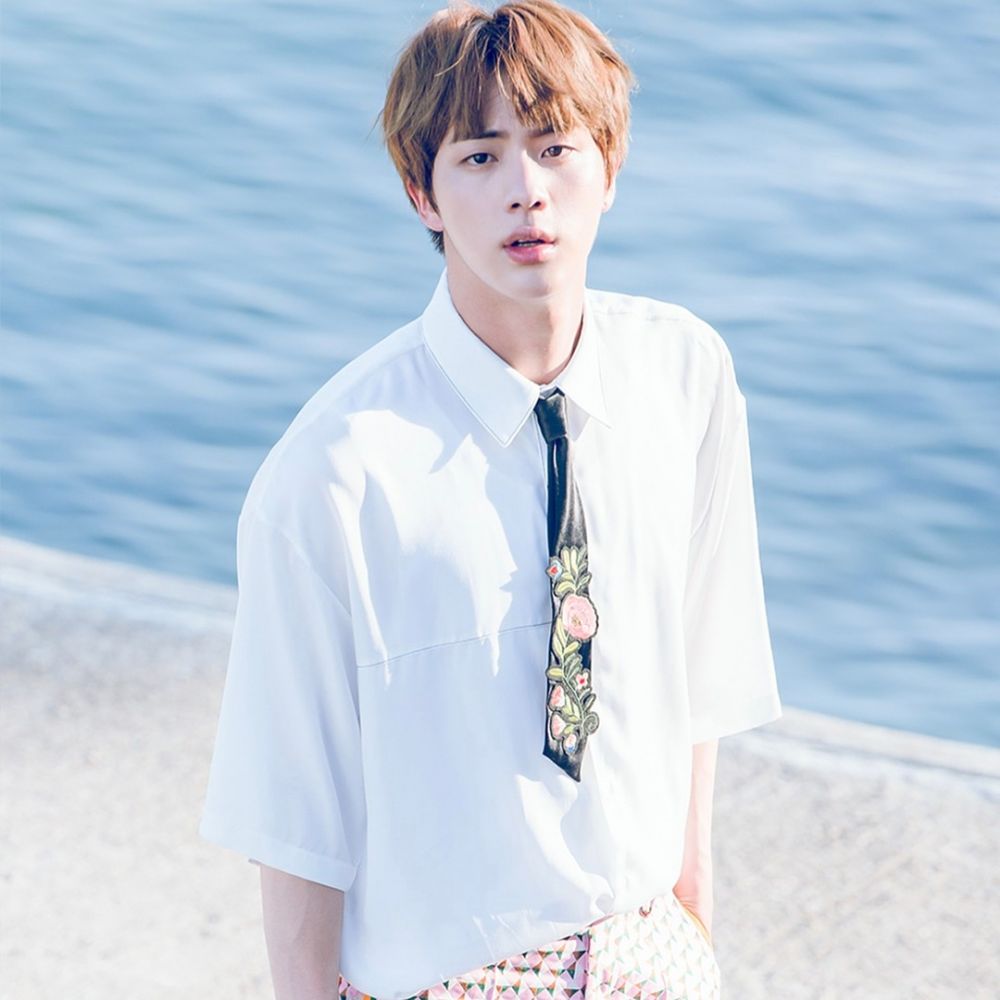 10 Seleb ganteng ini punya bahu yang lebar, bikin betah bersandar