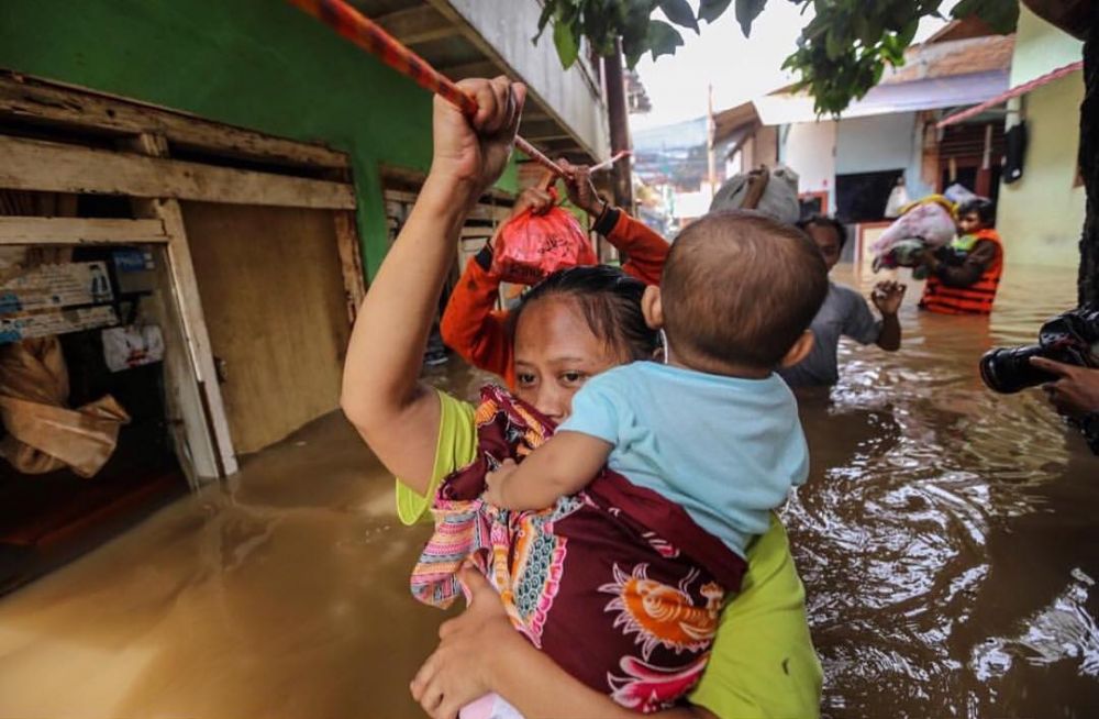 Sebagian Jakarta mulai banjir, ini 7 foto-fotonya