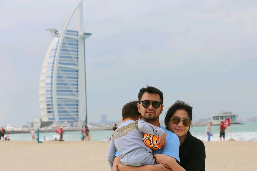 Tak hanya harmonis, 5 pasangan seleb ini sukses bangun kerajaan bisnis